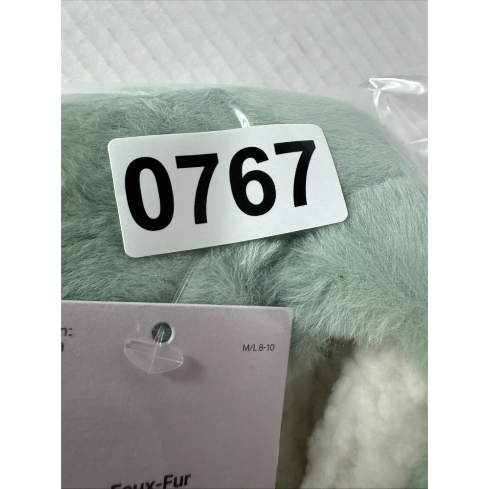 Auden Women's 0767 M/L 8-12 Faux Fur Slipper Socks Mint Green Gripper Bottom NWT